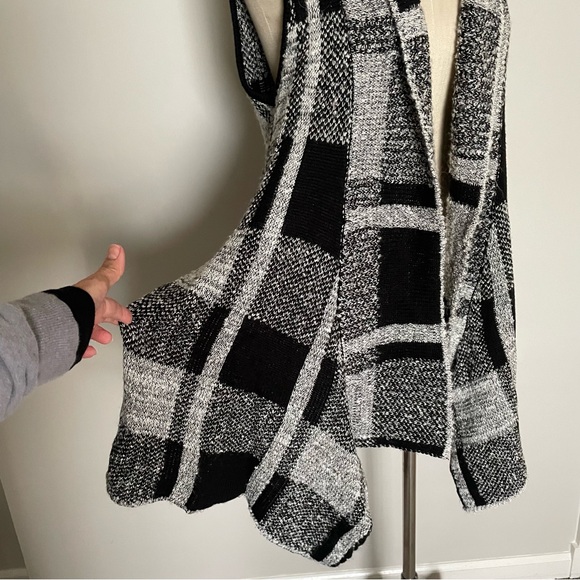 Joseph A. Black and white plaid draped open front sweater vest size M - Picture 2 of 7